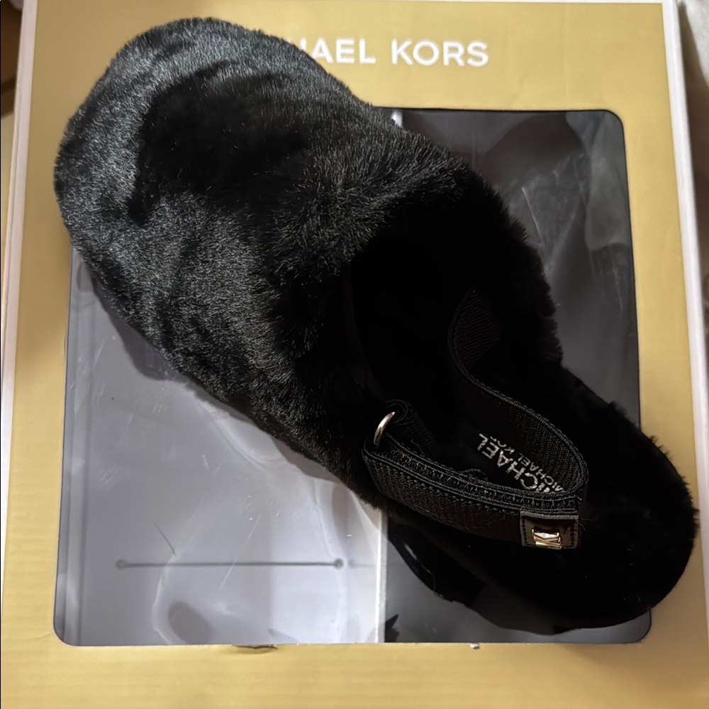 🔥🔥Michael Kors Dixie Black Slippers with Plush Fur Material⭐️Host Pick⭐️